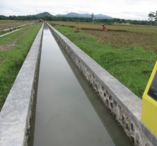 Salah satu bentuk saluran irigasi yang mengaliri areal persawahan masyarakat